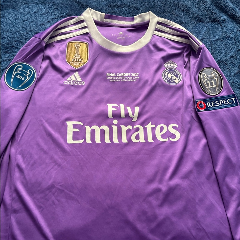 16/17 Real Madrid Kit (#7 Ronaldo)
